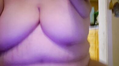 Chubby babe shows off curves