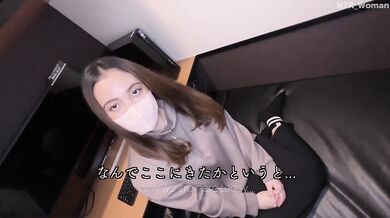 【ネカフェ/大量中出し】中出しした後も連続高速バック!! ネカフェの密室で寝取られる美人妻さん AVを見ながら同じ動きでする騎乗位がエロすぎる　個人撮影 素人 ハメ撮り 人妻 NTR 中出し 変態