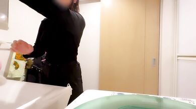 彼女のお風呂を覗いてたら、我慢できなくなって生挿入ししまった。素人/絶頂/おっぱい/美少女 