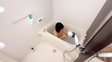彼女のお風呂を覗いてたら、我慢できなくなって生挿入ししまった。素人/絶頂/おっぱい/美少女 