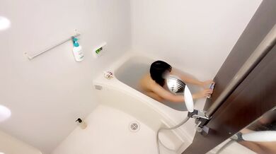 彼女のお風呂を覗いてたら、我慢できなくなって生挿入ししまった。素人/絶頂/おっぱい/美少女 