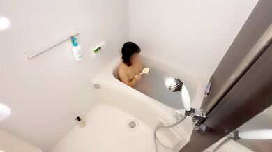 彼女のお風呂を覗いてたら、我慢できなくなって生挿入ししまった。素人/絶頂/おっぱい/美少女 
