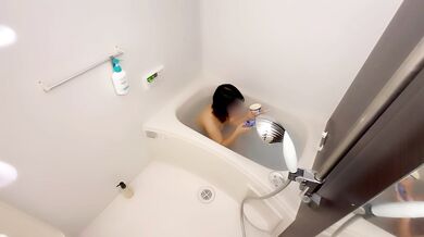 彼女のお風呂を覗いてたら、我慢できなくなって生挿入ししまった。素人/絶頂/おっぱい/美少女 