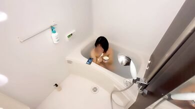 彼女のお風呂を覗いてたら、我慢できなくなって生挿入ししまった。素人/絶頂/おっぱい/美少女 