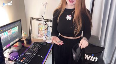 SkinLovers paid for sex with a computer repairman. Teenage cumshot. English subtitles