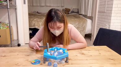 【個人撮影】 罰ゲームありのパーティーゲームでリモコンバイブ潮吹き我慢できず中出しSEXおねだり HENTAI/個人撮影/ハメ撮り/看護師/潮吹き/中出し