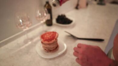 I seduced and fucked my stepbrother, who was cooking breakfast for his wife and filled my mouth with cum