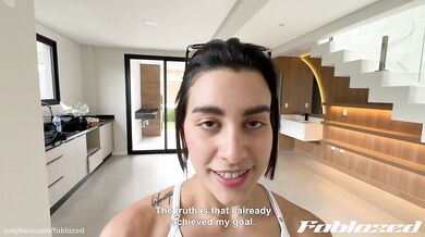 I made the delivery guy's cock hard by dancing sexy as a tip for his service
