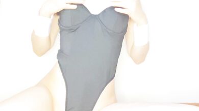 Tバックバニーガールが大きなお尻を見せながら、おもちゃでオナニー最後はガクガク痙攣絶頂で絶叫しちゃう！