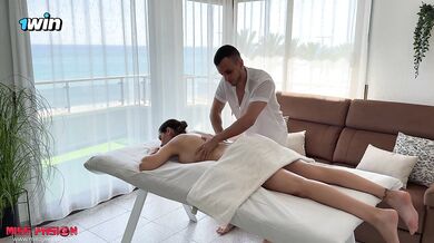 Playing with oil, rubbing our genitals and masturbating each other - Miss Pasion