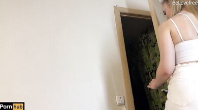 Stedsøster vækkede sin stedbror med kærtegn