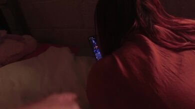 ¡ADRENALINA! pura en la alcoba de mi hermanastra, subí al cuarto y la vi con tremendo vestido ¡¡santo cielo le vi todo!! esta mas rica que mi novia