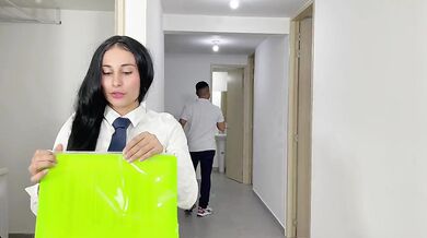 Real estate consultant seduces her client to sell the house JENIFERPLAY