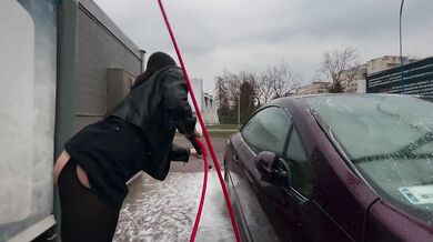 Stepsister washed the car and did not forget about the driver's cock. Swallowed a lot of sperm