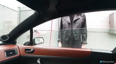 Stepsister washed the car and did not forget about the driver's cock. Swallowed a lot of sperm