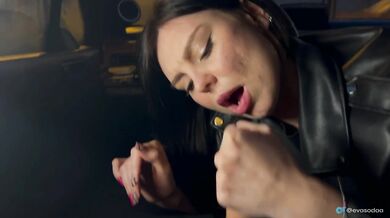Stepsister washed the car and did not forget about the driver's cock. Swallowed a lot of sperm