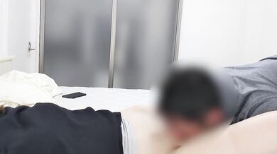 近所のスレンダー色白パイパン人妻を誘惑し美尻をバックでガン突き