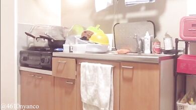 【人妻個人撮影】料理しながら旦那の帰りを待つ(新妻/エプロン/デカ尻/太もも/パンツ/巨乳/Hカップ/キッチン/日本人/Japanese/asian/homemade/amateur/kitchen