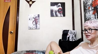 Mature bitch fucks herself with a squash.!.)) Closeups .!. ))