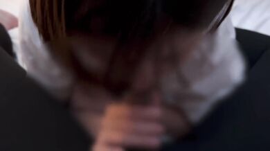 Erotic girlfriend giving a cleaning blowjob even after swallowing sperm