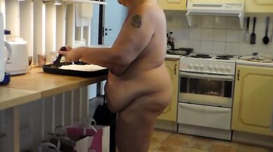 Jen is all Nude and Baking