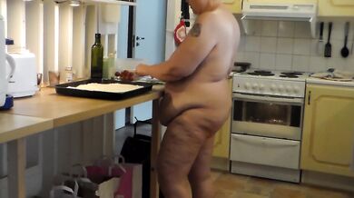 Jen is all Nude and Baking