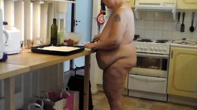 Jen is all Nude and Baking