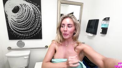 Blonde British Babe Dick Down In A Locker Room - Bonnie Blue