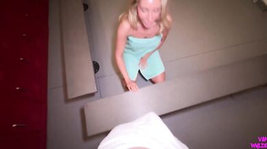 Blonde British Babe Dick Down In A Locker Room - Bonnie Blue
