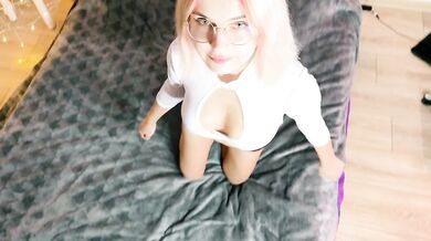 Blowjob with a beauty in glasses