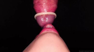 CLOSE UP: BEST Bottom View CONDOM BLOWJOB! She BROKE the CONDOM and STARTS PLAYING with CUM! ASMR 4K