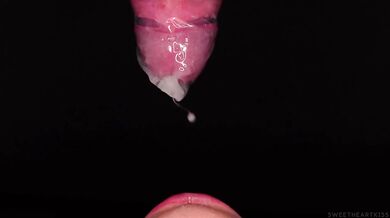 CLOSE UP: BEST Bottom View CONDOM BLOWJOB! She BROKE the CONDOM and STARTS PLAYING with CUM! ASMR 4K