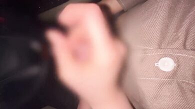 A hentai married woman who pulls out with a handjob in the car on the way home