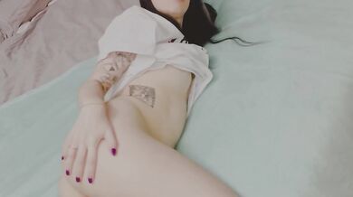 She showed me her old masturbation video! I would fuck her!