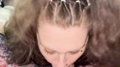 POV BLOWJOB CHUBBY WIFE SWALLOWS CUM