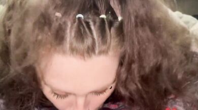 POV BLOWJOB CHUBBY WIFE SWALLOWS CUM