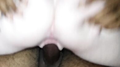 Massagem para a vizinha infiel quando o marido não está em casa