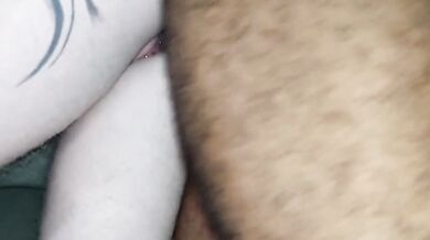 Massagem para a vizinha infiel quando o marido não está em casa