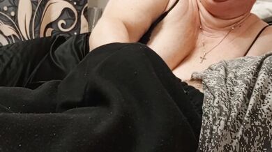 I fed my stepmom with cum on my day off