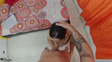 Chica cahonda se pone sexy para que me la folle a cambio de hacerle un gran favor-porno español