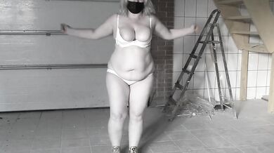 A mature bbw milf with a hairy pussy and big saggy natural tits is jumping rope.