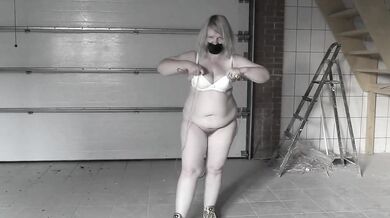 A mature bbw milf with a hairy pussy and big saggy natural tits is jumping rope.