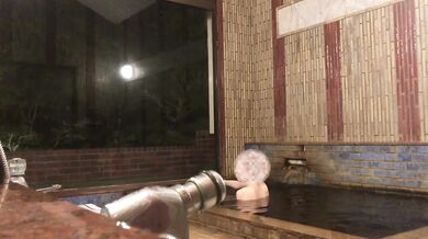 Bathing in a private bath when traveling to a hot spring (just bathing, no making love)