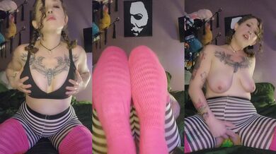 Beautiful alt babe in stripped tights fuck dildo till orgasm