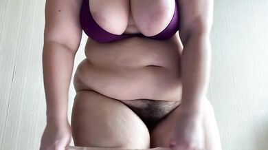 Fat-assed beauty came out of the shower and tried on her panties. Irina Priroda
