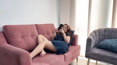 Mi hijastro me descubre cogiendo con mi hijastra y se une a la accion para el mejor sexo de mi vida.