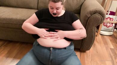 ALICE EATS: BIG BELLY GOTH GIRL VORES ENTIRE CHEERLEADING SQUAD