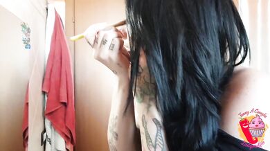 He fucks her in the bathroom while she puts on ...