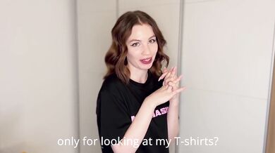 I checked the wardrobe and holes of the model in the clothes of MYDRIASIS