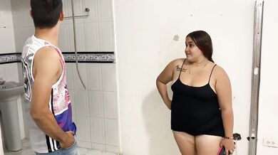 voy arrendar una habitación y el chico quiere hacer un acuerdo para bajarle al pago folla mi coño